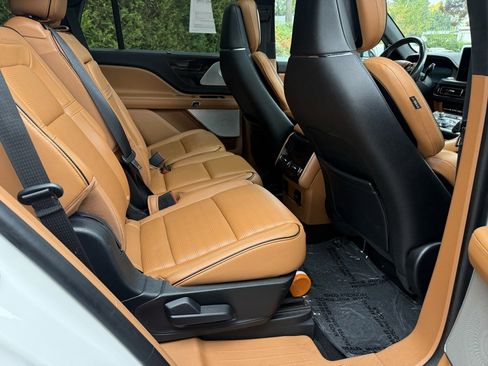 Used 2022 Lincoln Aviator Black Label w/ Dynamic Handling Package image 19