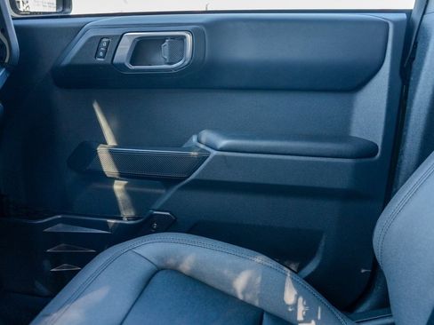 Used 2025 Ford Bronco Badlands image 13