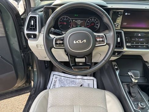 Certified 2022 Kia Sorento S w/ Panoramic Sunroof Package image 22