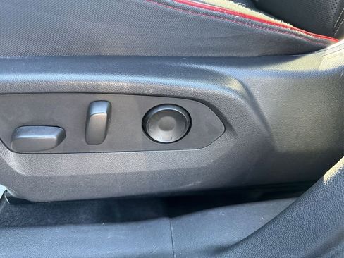 Used 2022 Buick Envision Essence w/ Technology Package II image 25