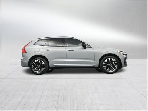 New 2026 Volvo XC60 B5 Plus w/ Protection Package Premier AWD/4WD image 26