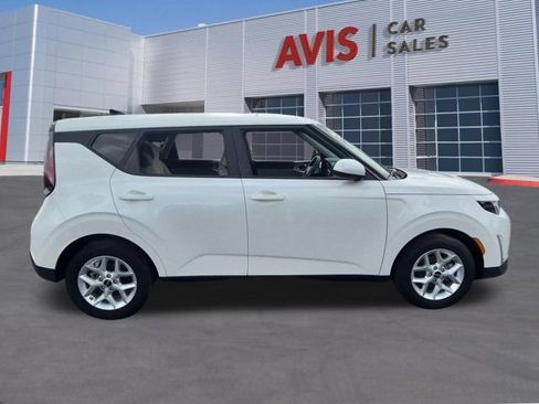 Used 2025 Kia Soul LX FWD image 5