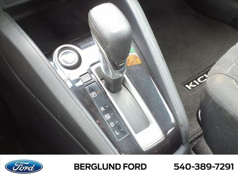 Used 2021 Nissan Kicks S FWD image 27