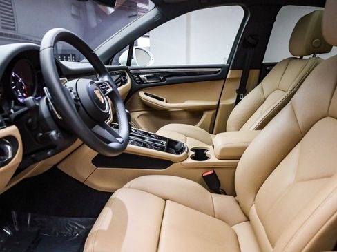 Certified 2025 Porsche Macan image 22