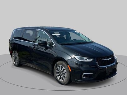 Used 2023 Chrysler Pacifica Touring-L