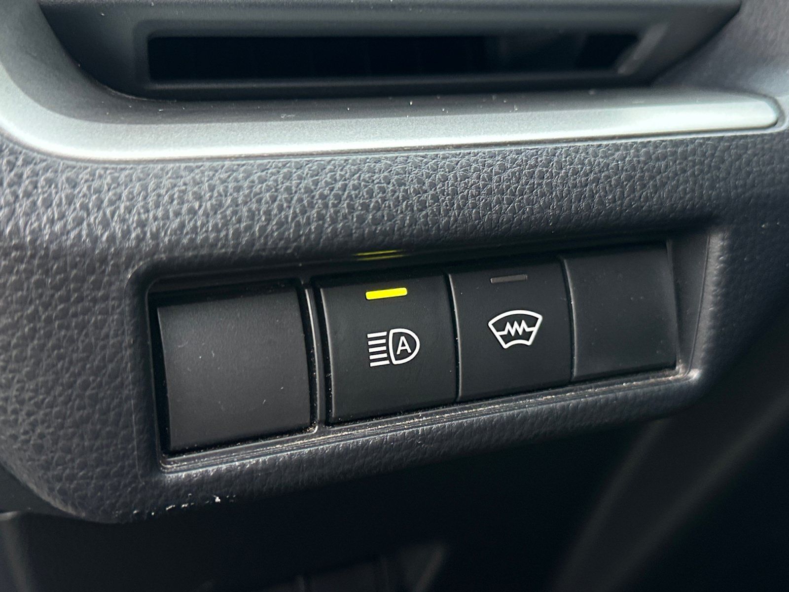 Used 2025 Toyota Prius LE FWD image 26