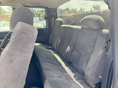 Used 2005 Chevrolet Silverado 2500 LS RWD image 14
