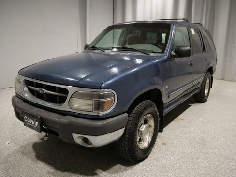 Used 1999 Ford Explorer XLT image 16