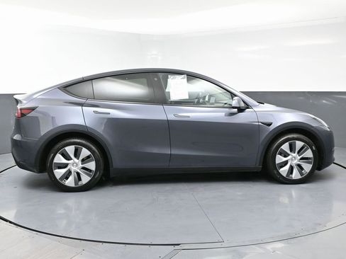 Used 2023 Tesla Model Y Long Range image 7