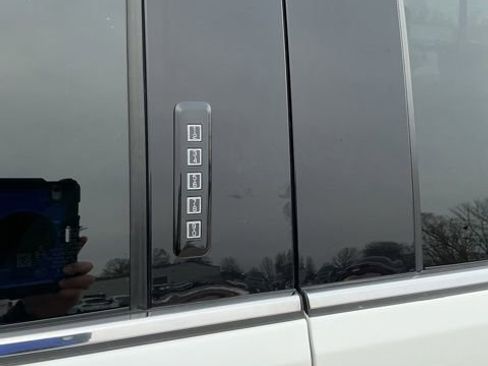 Used 2023 Ford F150 Limited image 5