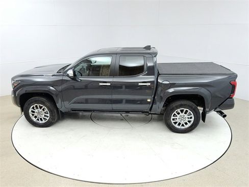 Used 2025 Toyota Tacoma Limited image 16
