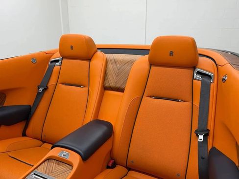 Used 2017 Rolls-Royce Dawn RWD image 18