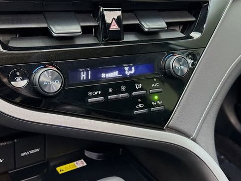 Used 2022 Toyota Camry XSE image 15