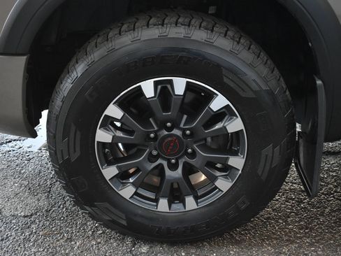 Used 2024 Nissan Titan PRO-4X w/ Pro-4x Convenience Package AWD/4WD image 9