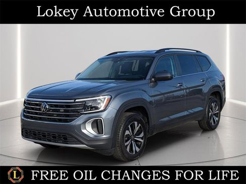 Certified 2024 Volkswagen Atlas SE image 1