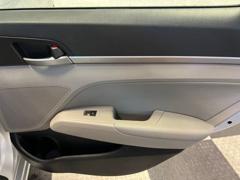 Used 2017 Hyundai Elantra SE w/ SE A/T Tech Package 03 FWD image 13