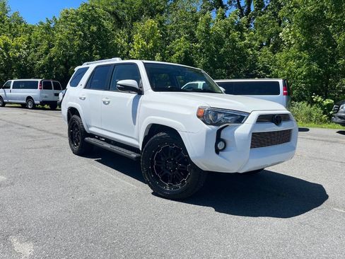 Used 2016 Toyota 4Runner Limited RWD image 2