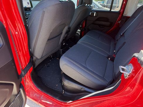 Used 2025 Jeep Wrangler Unlimited Sahara w/ Safety Group AWD/4WD image 23