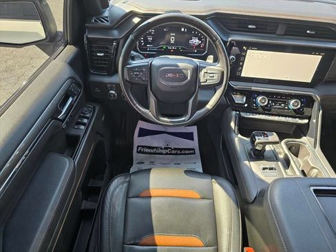 Used 2022 GMC Sierra 1500 AT4 w/ Technology Package AWD/4WD image 3