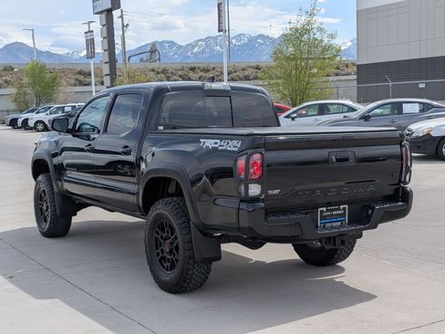 Used 2021 Toyota Tacoma TRD Off-Road w/ Technology Package image 3