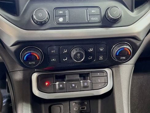 Used 2020 GMC Acadia SLT FWD image 16