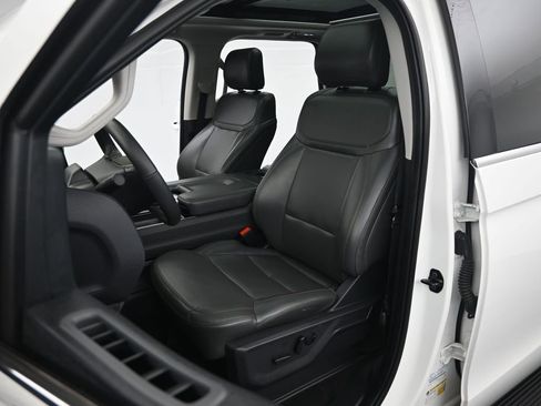 Certified 2025 Ford Expedition Active AWD/4WD image 9