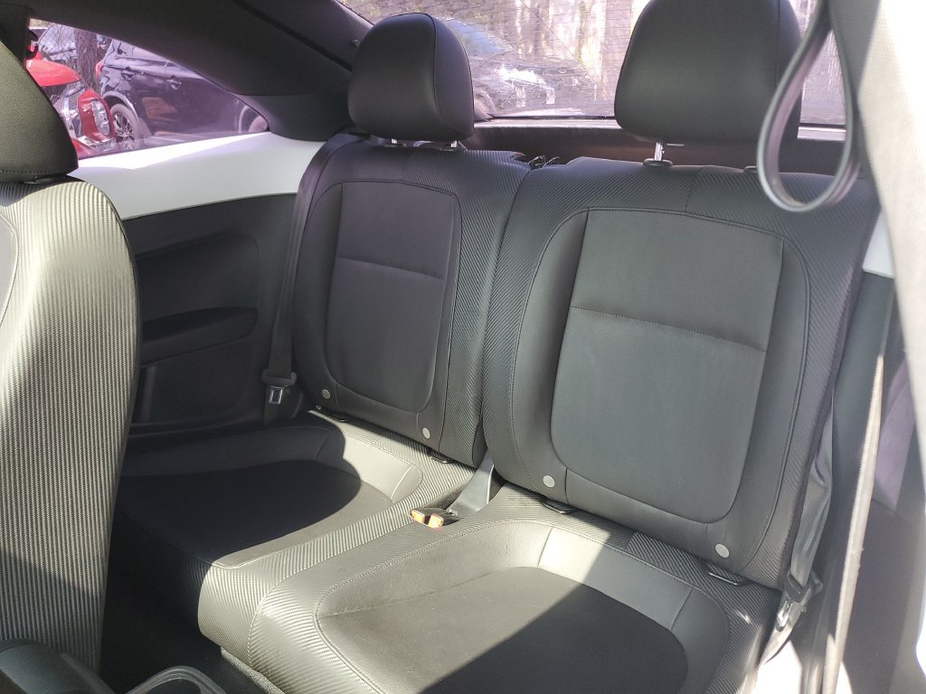 Used 2018 Volkswagen Beetle 2.0T SE FWD image 15