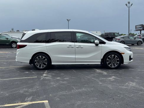 Certified 2026 Honda Odyssey Elite image 3