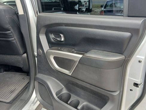 Used 2017 Nissan Titan SL RWD image 18