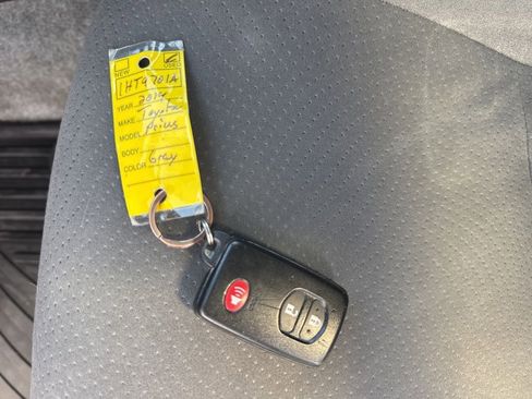 Used 2014 Toyota Prius Three image 32