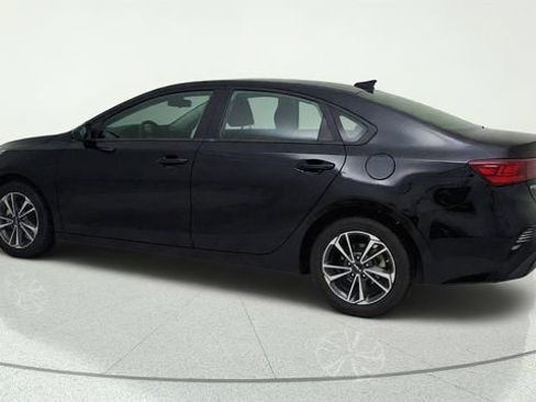 Used 2024 Kia Forte LXS FWD image 3
