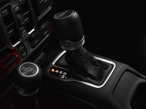 Used 2025 Jeep Gladiator Rubicon w/ Convenience Group image 32