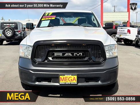 Used 2017 RAM 1500 4x4 Crew Cab image 4