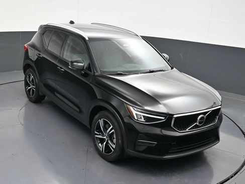 Used 2023 Volvo XC40 B4 Core FWD image 24