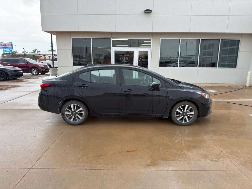 Used 2021 Nissan Versa SV FWD image 3