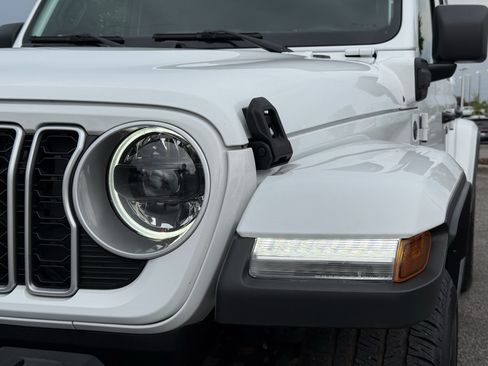 Used 2025 Jeep Wrangler Unlimited Sahara AWD/4WD image 6