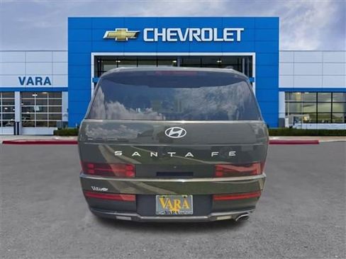 Used 2025 Hyundai Santa Fe SEL FWD image 4
