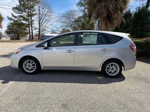 Used 2016 Toyota Prius V Two image 10