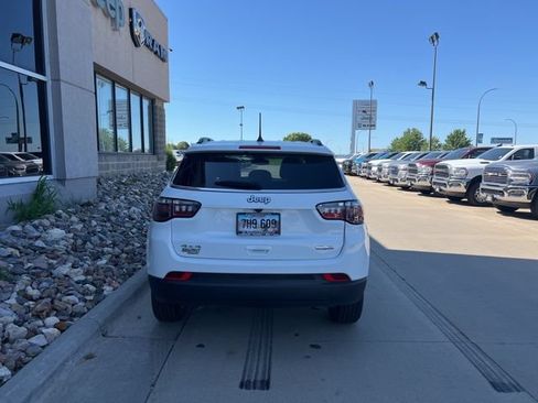 Used 2023 Jeep Compass Latitude AWD/4WD image 6