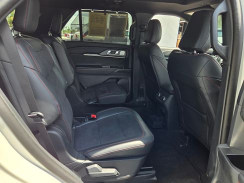 Used 2025 Ford Explorer ST AWD/4WD image 16