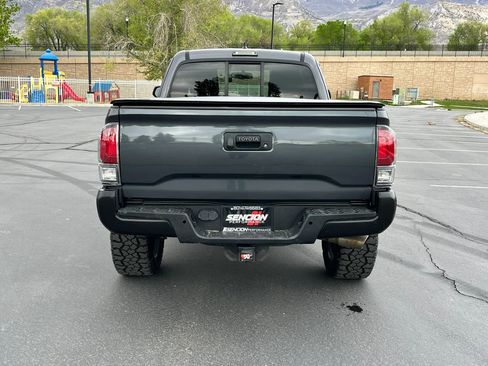 Used 2017 Toyota Tacoma TRD Off-Road w/ Tow Package image 6