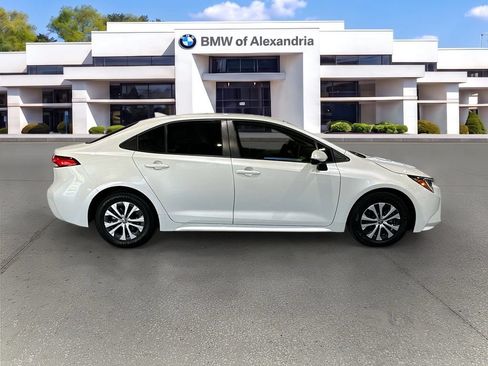 Used 2022 Toyota Corolla LE w/ Premium Interior Package FWD image 4