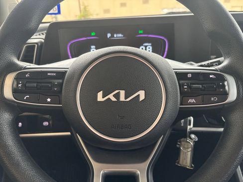 Used 2025 Kia Sportage LX FWD image 28