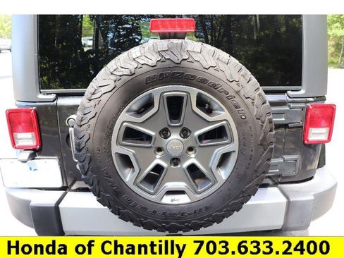 Used 2015 Jeep Wrangler Unlimited Sahara w/ Connectivity Group AWD/4WD image 26