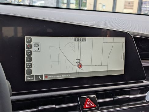 Used 2024 Kia Niro EX image 17