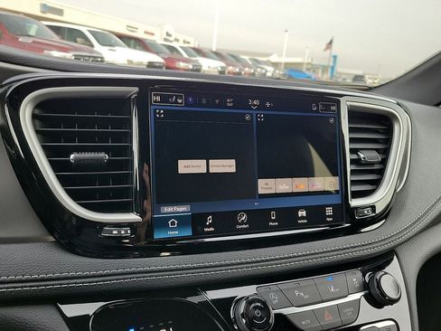 New 2026 Chrysler Pacifica Select FWD image 17