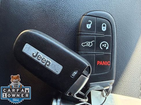 Used 2022 Jeep Grand Cherokee Laredo X image 30