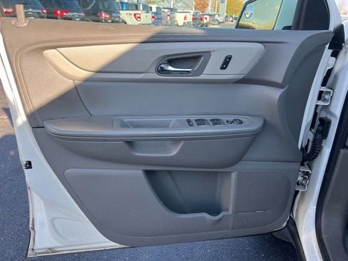 Used 2014 Chevrolet Traverse LT image 23