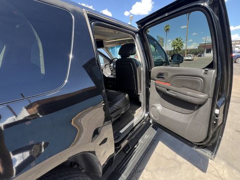 Used 2013 Cadillac Escalade ESV Premium AWD/4WD image 22