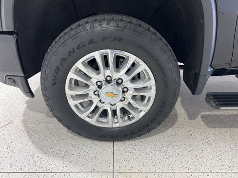 Used 2023 Chevrolet Silverado 2500 High Country w/ Technology Package AWD/4WD image 29